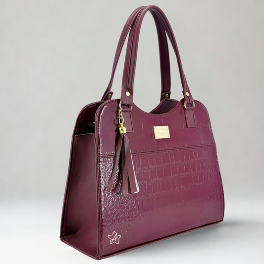Bolsa Samari Mediana Moderna y Cómoda con Aplicaciones en Charol para Mujer