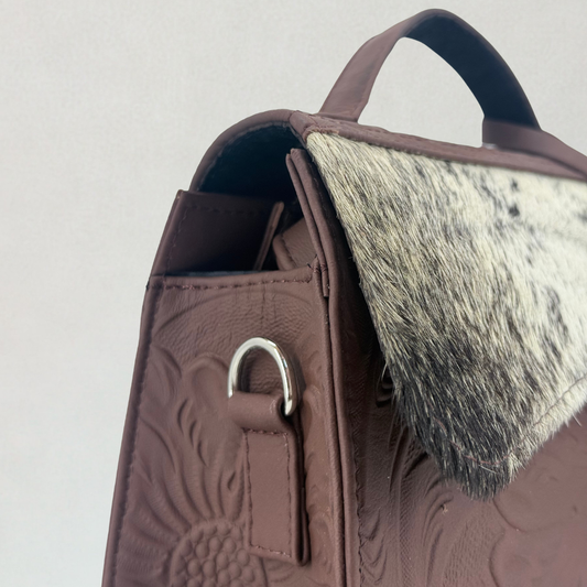 Crossbody de Piel con aplicación en  pelo de vaca