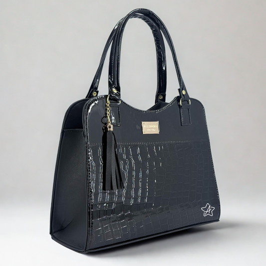 Bolsa Samari Mediana Moderna y Cómoda con Aplicaciones en Charol para Mujer